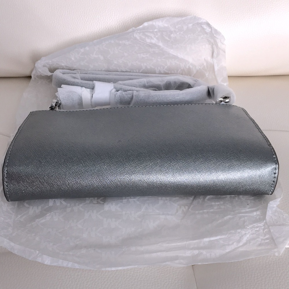 MICHAEL KORS Jet Set Large Crossbody Clutch - Pewter NWT - Picture 3 of 10